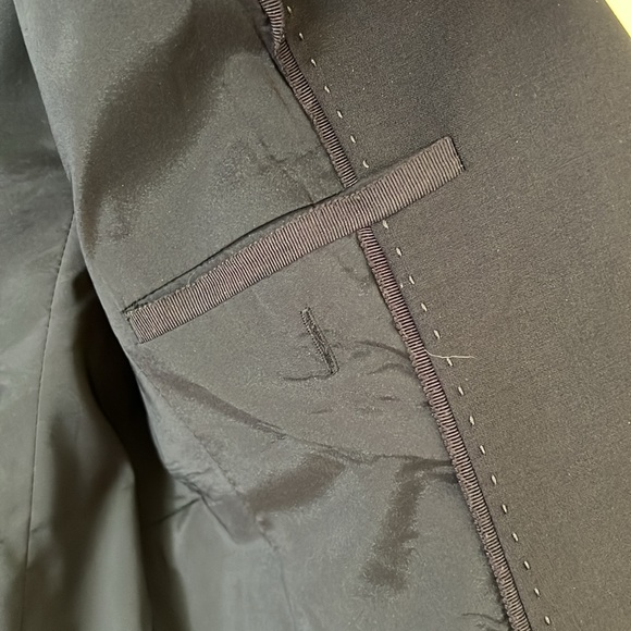Ann Taylor black suit jacket size 0P. GUC and freshly cleaned. - Picture 6 of 7